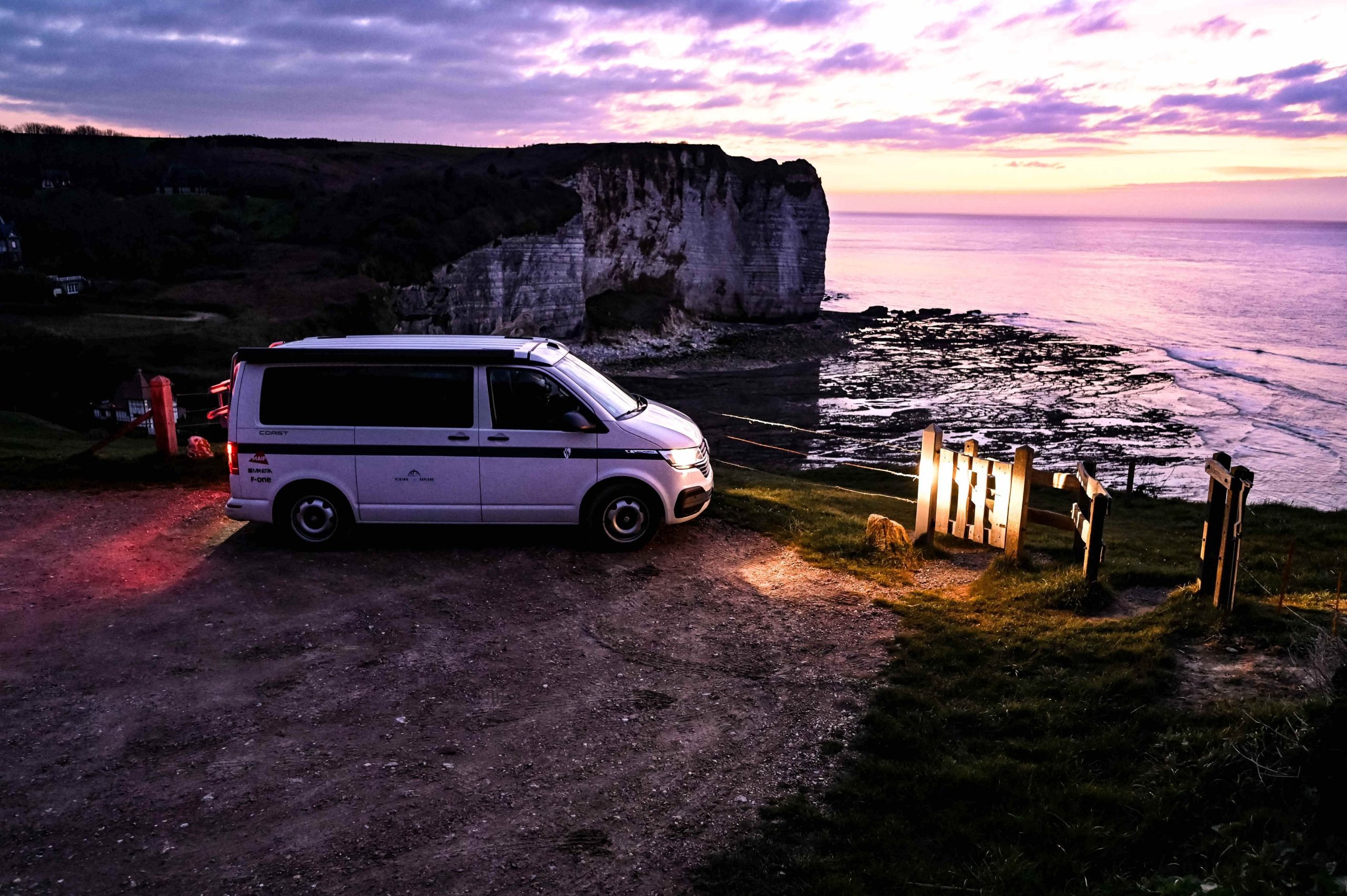 van-crepuscule-falaise-bretagne-mer