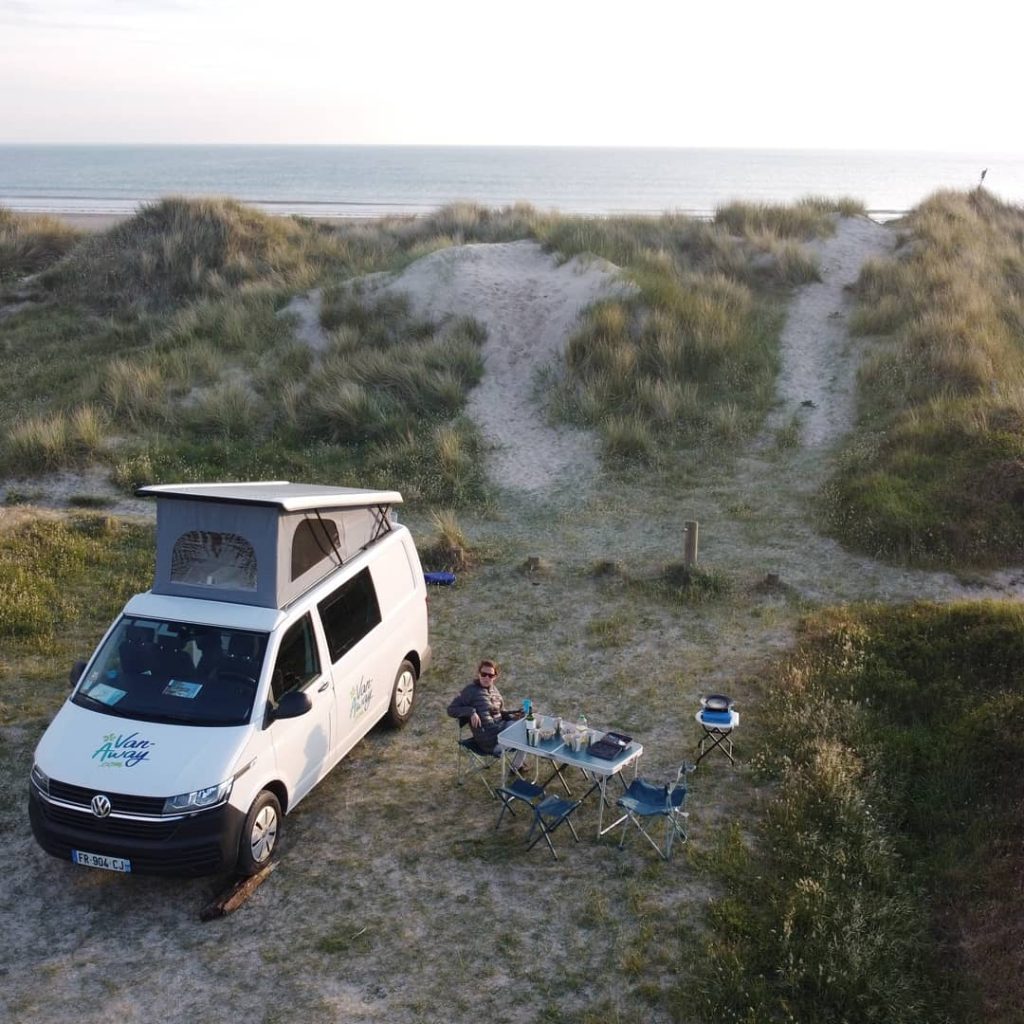 Plage de Bretteville-sur-Ay dans la Manche, spot van sauvage en bord de mer