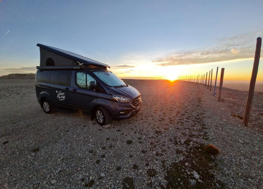 ford-nugget-sunset-falaise
