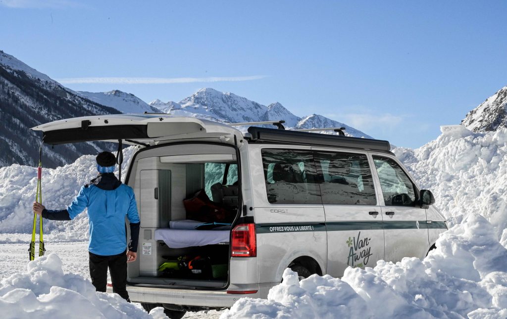 fourgon amenage montagne neige ski