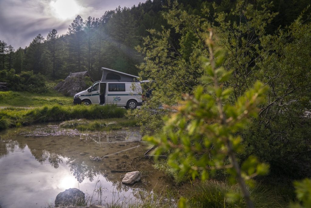 etang-pyrenees-chalet-foret