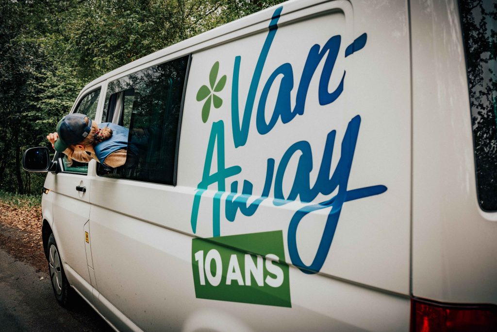 fourgon-van-away-arriere-conducteur-foret