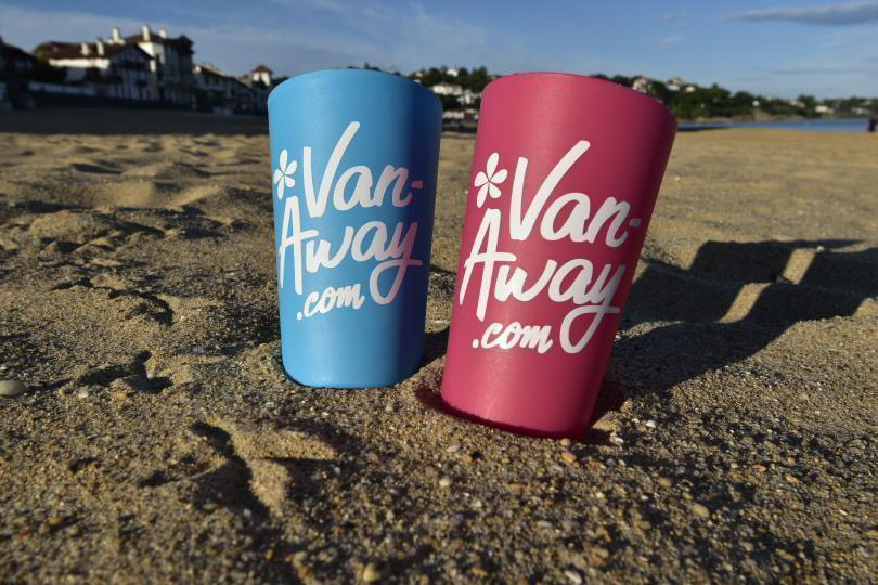 gobelets van away plage