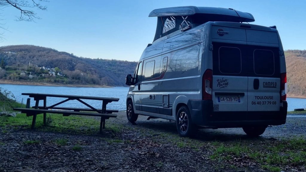 van campeo 600 ushuaia bord lac loire