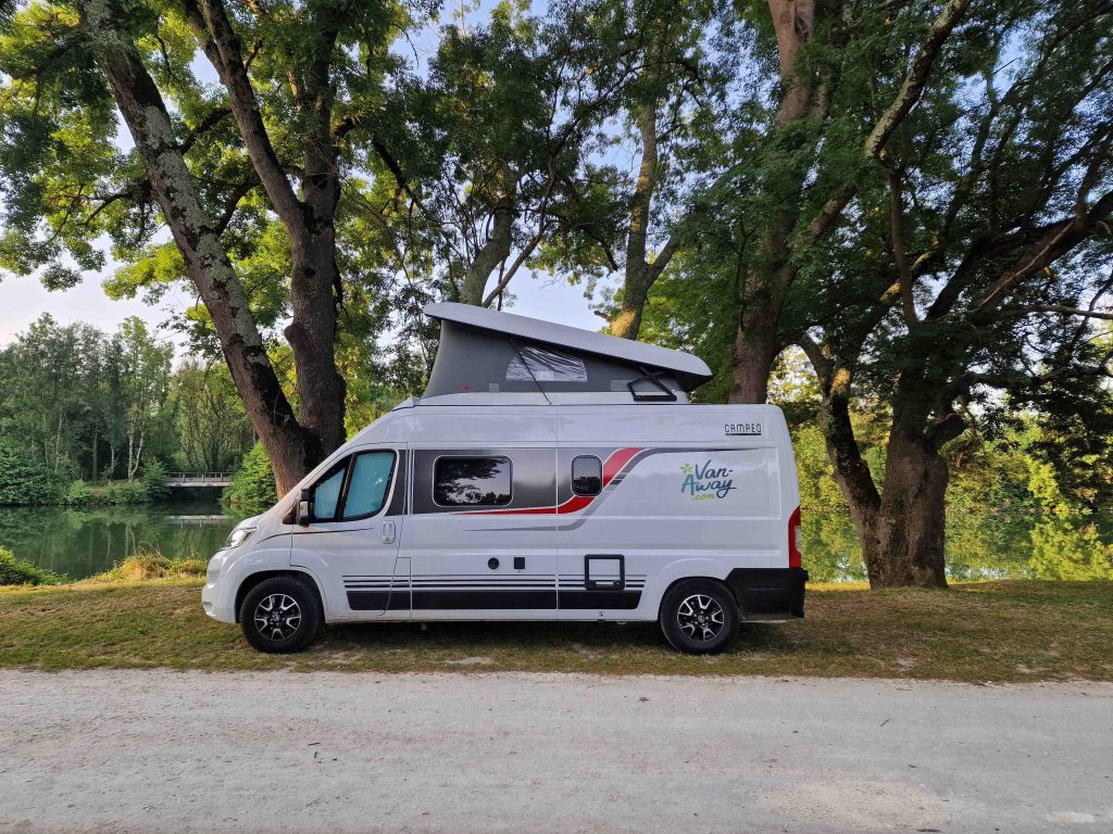 van ushuaia bord lac loire