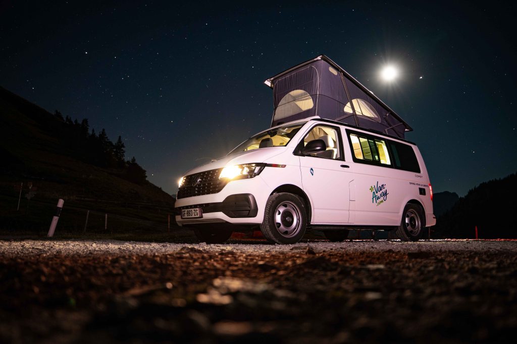 campervan tente toit nuit lumieres