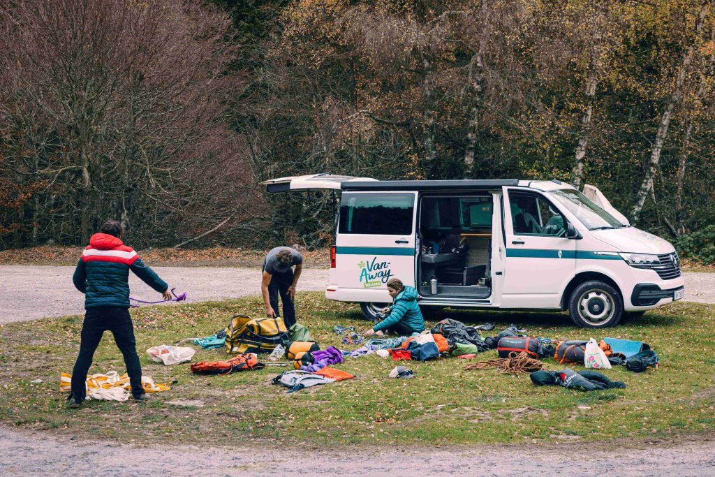 rangement materiel van away menage nettoyage