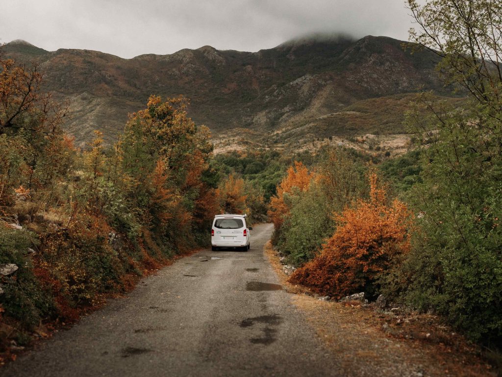 van route automne nature montagne arbres feuilles
