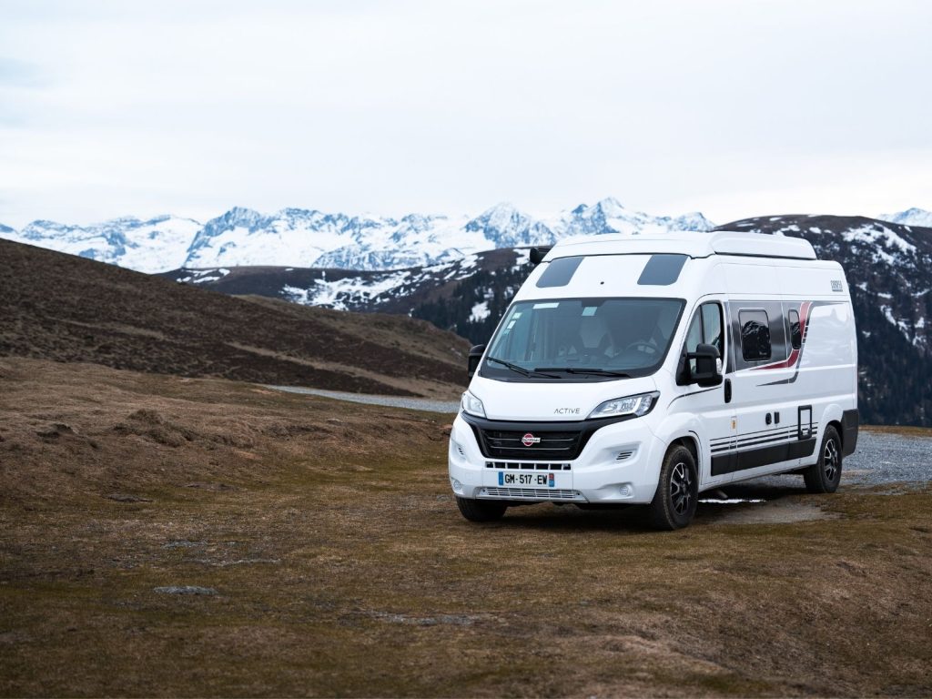 fourgon montagne sommets neige