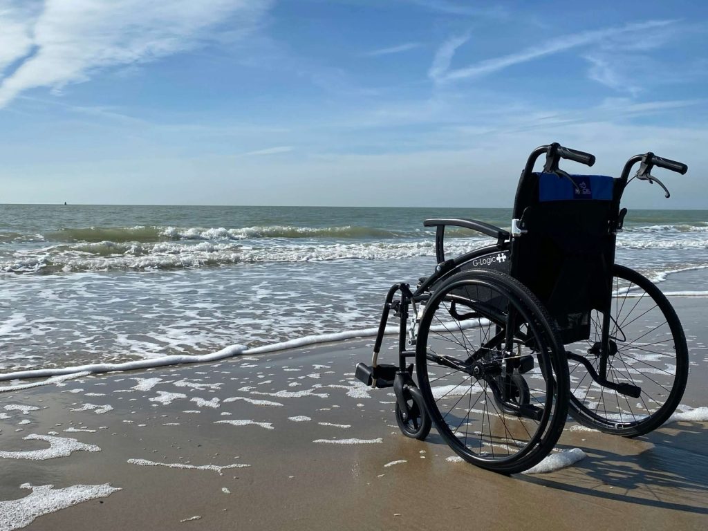 plage ocean fauteuil roulant
