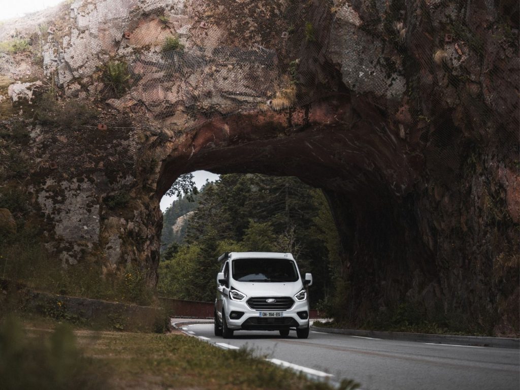 van amenage route tunnel