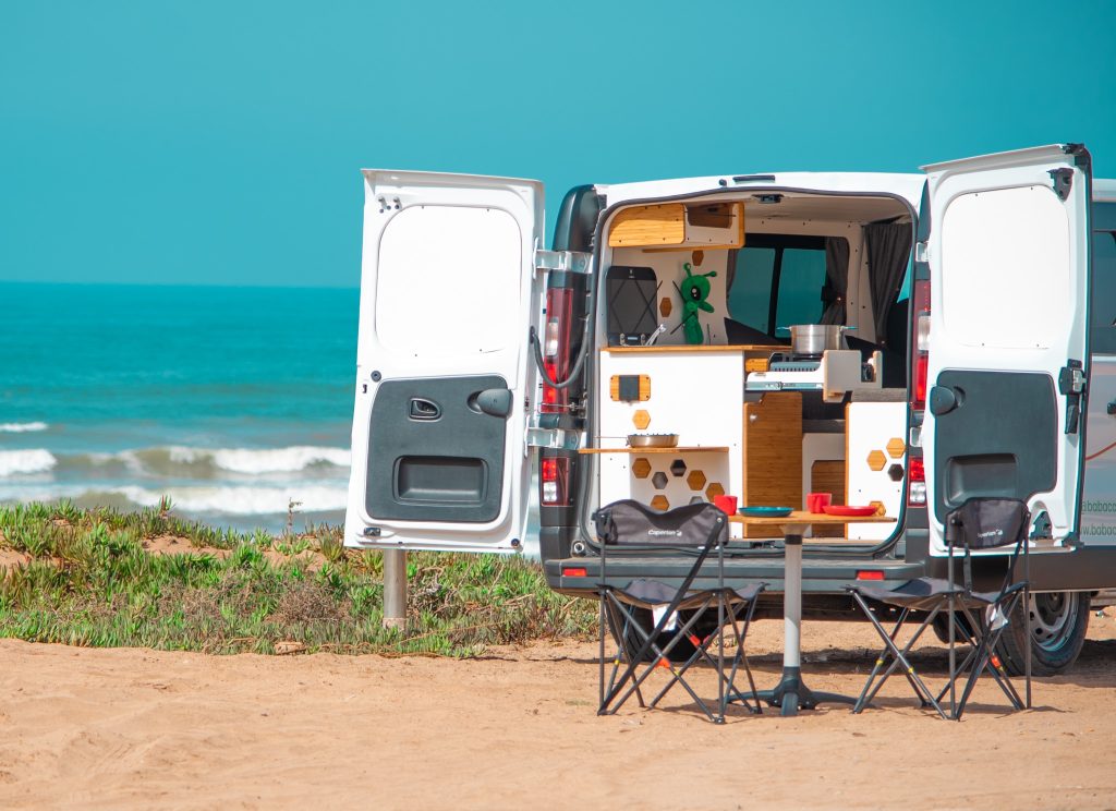 van ouvert arriere plage maroc