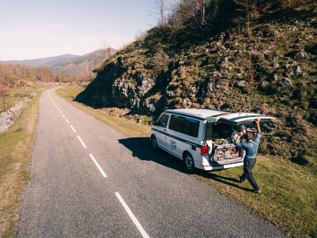van amenage bord route montagne materiel