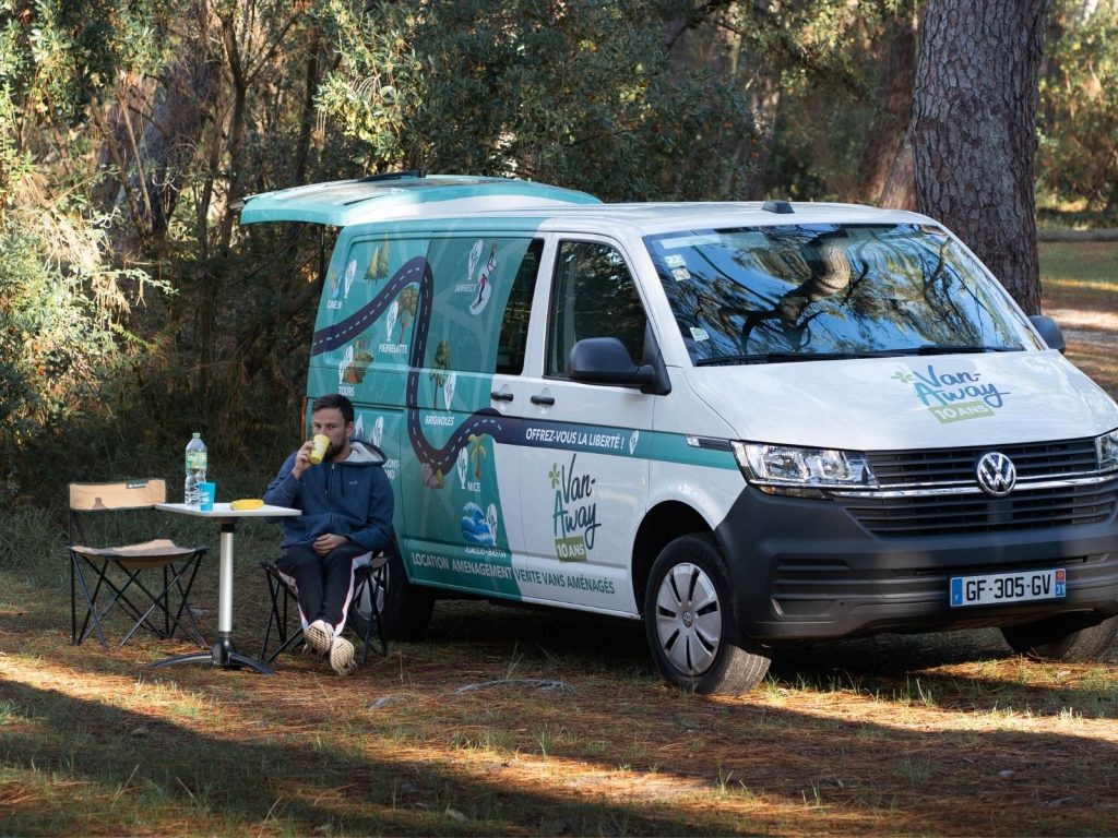 van away fourgon table boisson