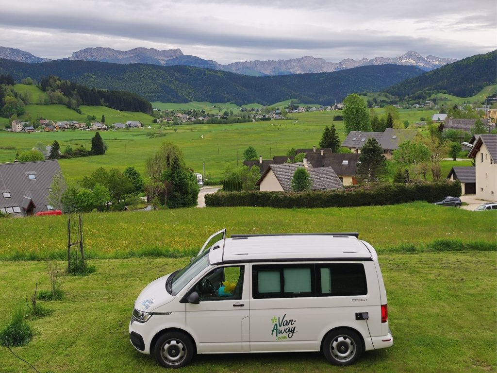 fourgon amenage village plaines montagnes