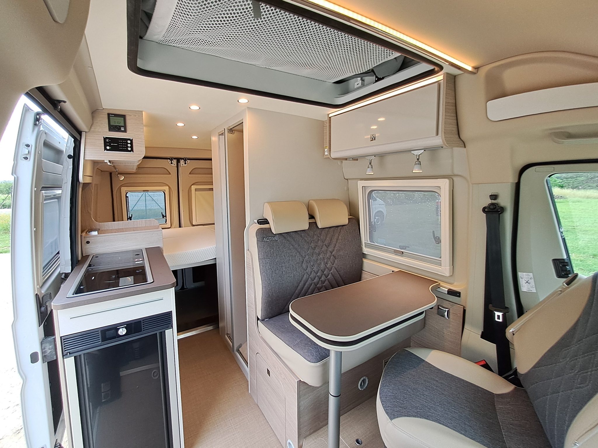 0campeo540 van away interieur 1 scaled