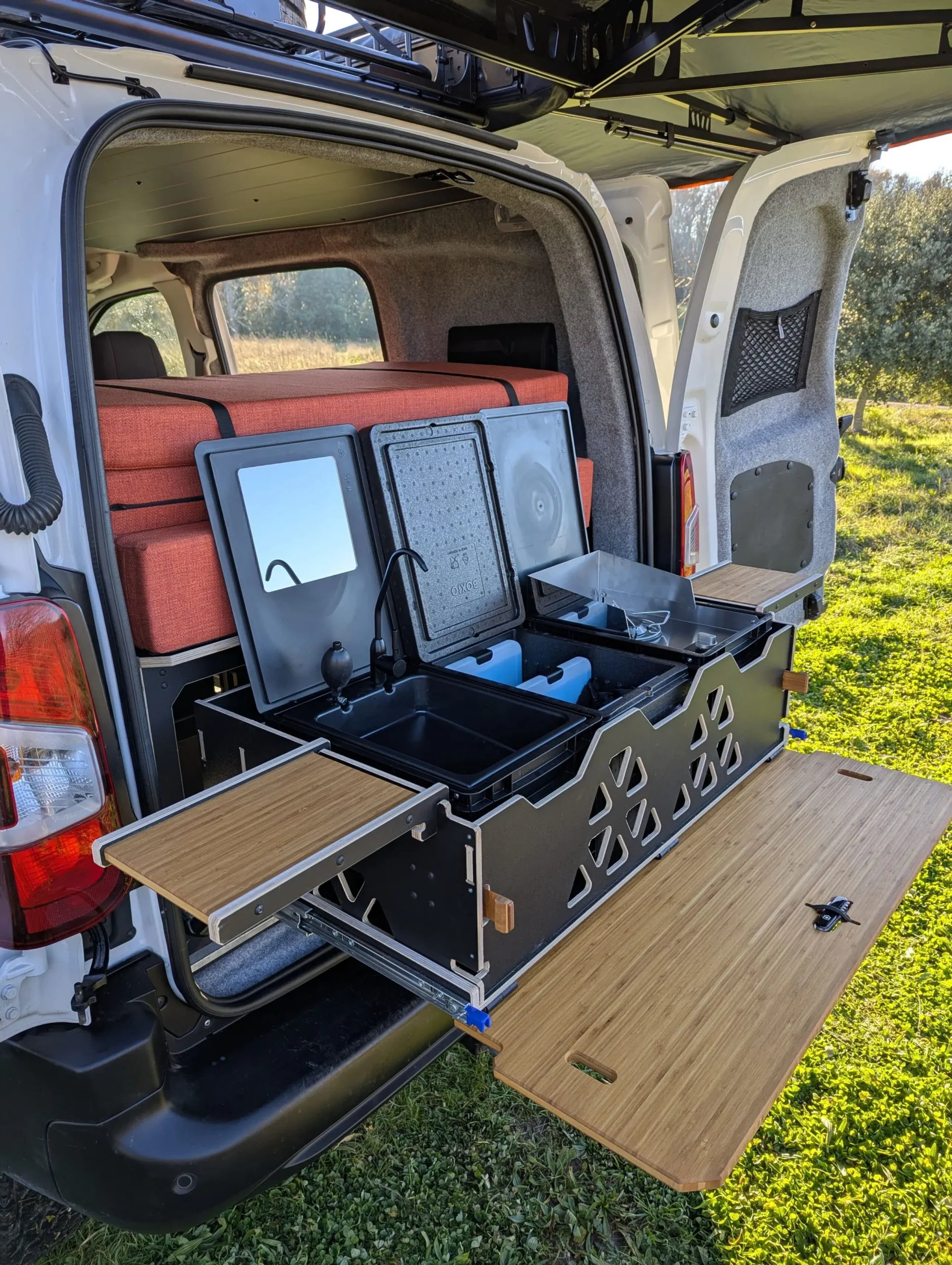 la mini box van