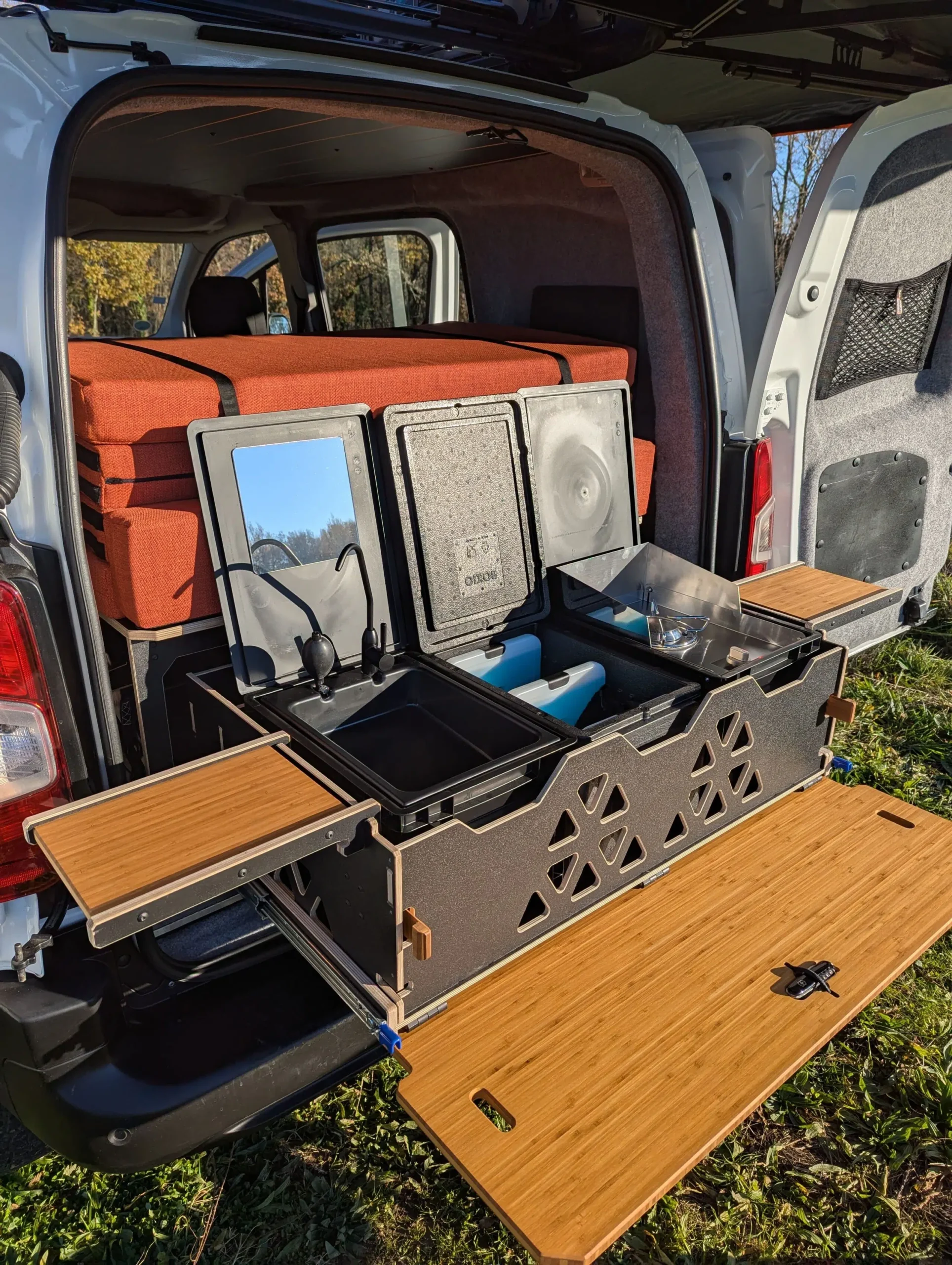 la mini box van